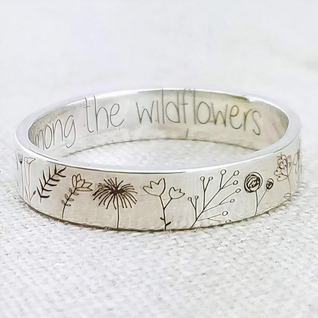 Among The Wildflowers | Graverad Ring - Thalita